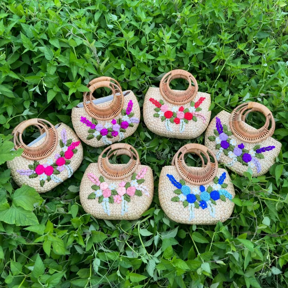flower embroidered water hyacinth bag, wholesale, bulk